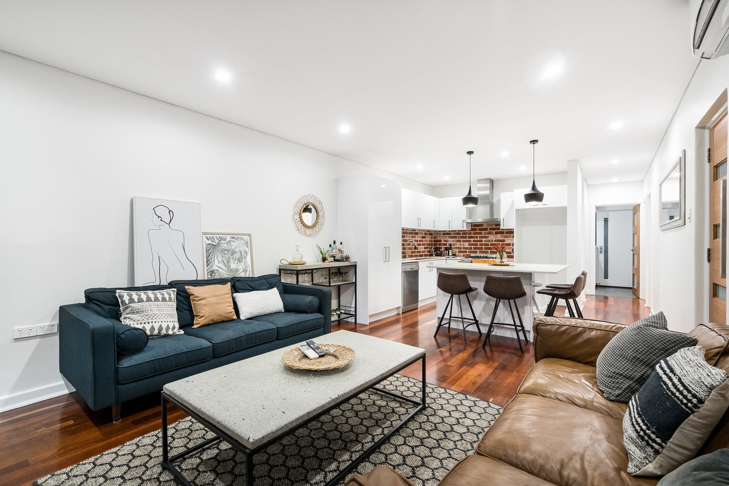 Living/dining,Room,Interior,In,Modern,Australian,Home,With,Coffee,Table